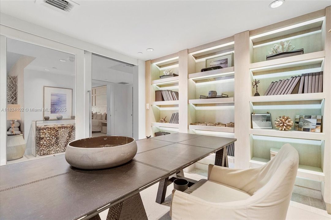 待售: $6,880,223 (3 贝兹, 3 浴室, 2261 平方英尺)