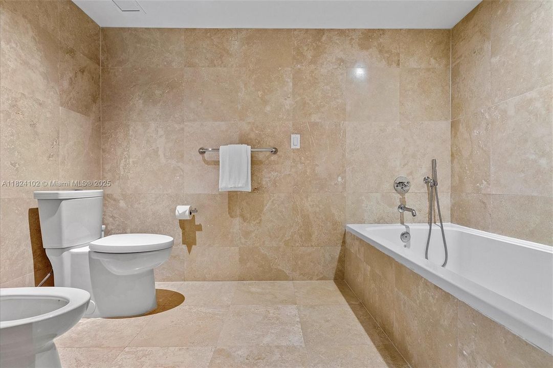 待售: $6,880,223 (3 贝兹, 3 浴室, 2261 平方英尺)