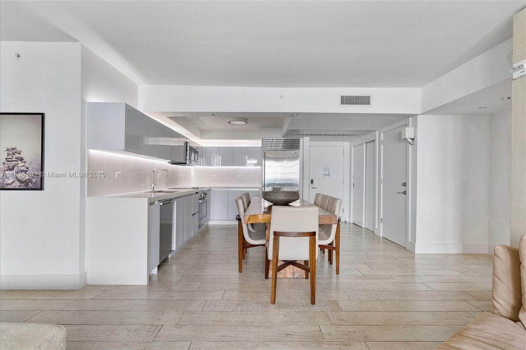 待售: $6,880,223 (3 贝兹, 3 浴室, 2261 平方英尺)