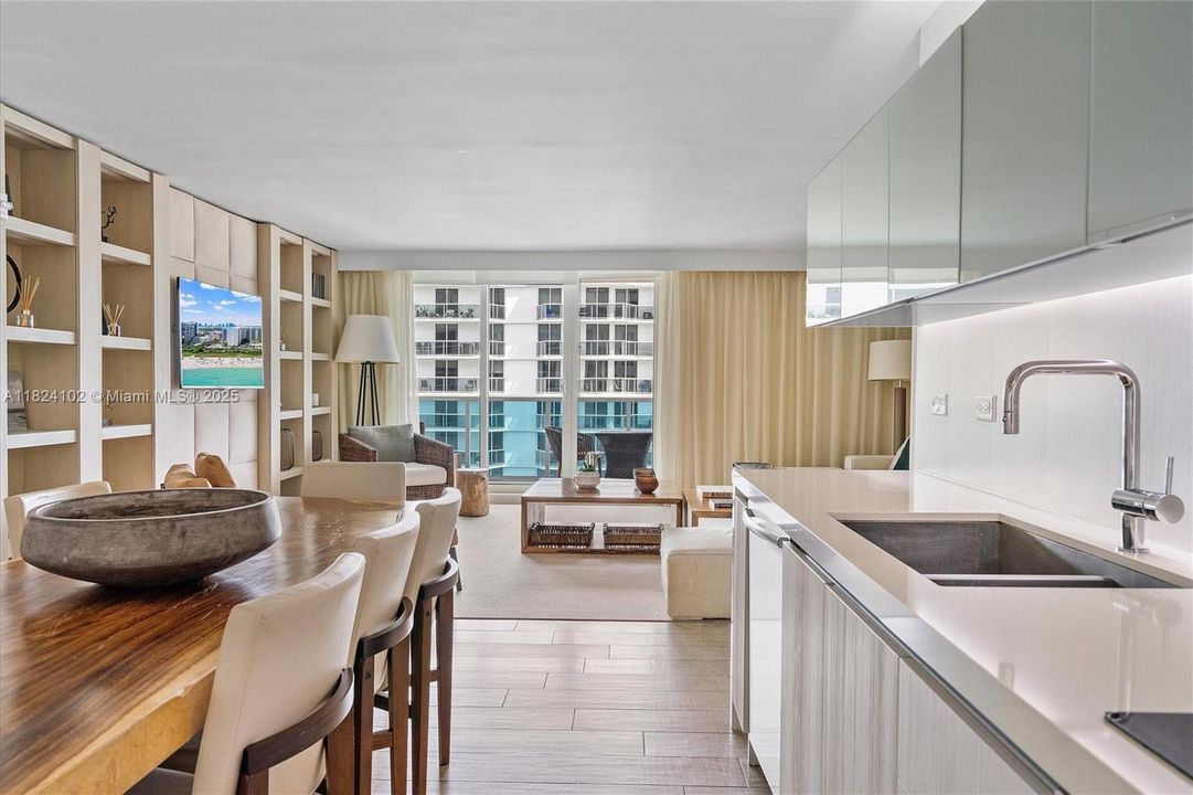 待售: $6,880,223 (3 贝兹, 3 浴室, 2261 平方英尺)