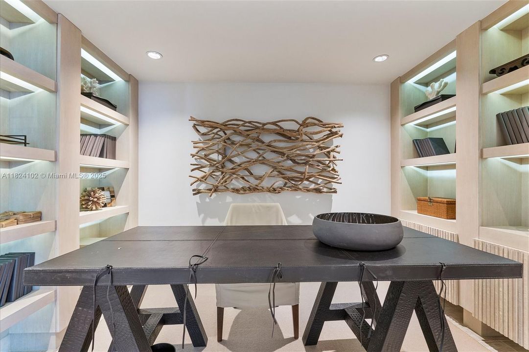 待售: $6,880,223 (3 贝兹, 3 浴室, 2261 平方英尺)