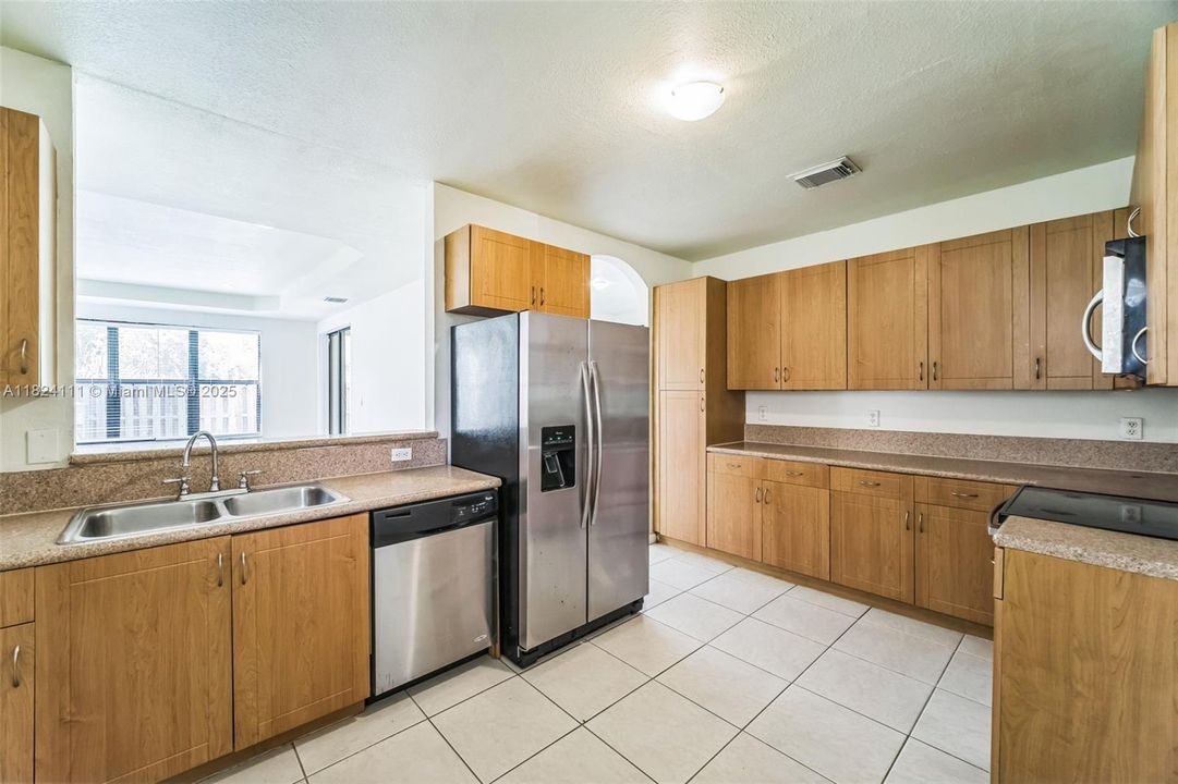 Recently Sold: $485,000 (4 beds, 2 baths, 2201 Square Feet)