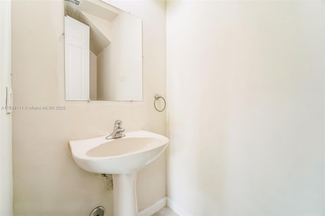 Recently Sold: $485,000 (4 beds, 2 baths, 2201 Square Feet)