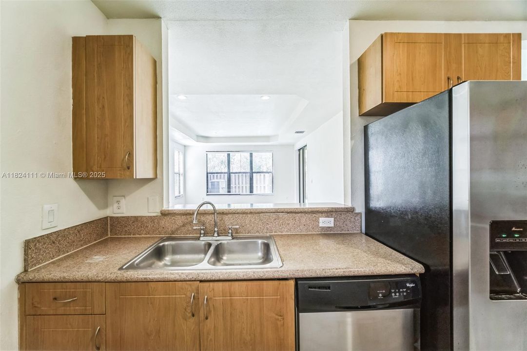 Recently Sold: $485,000 (4 beds, 2 baths, 2201 Square Feet)