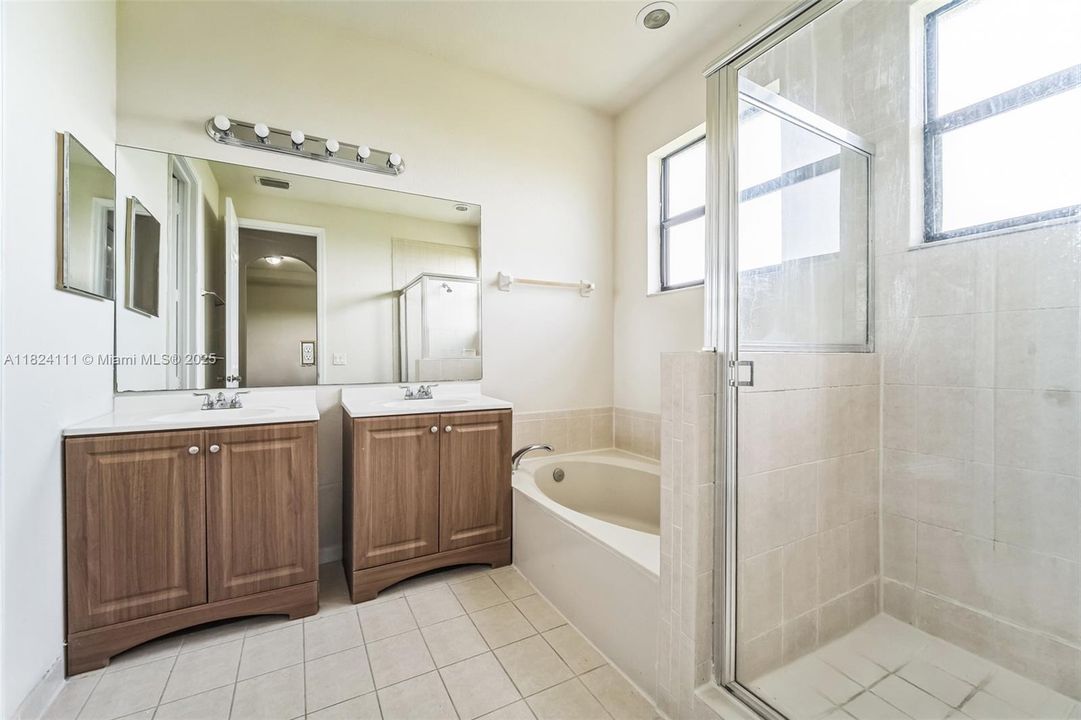 Recently Sold: $485,000 (4 beds, 2 baths, 2201 Square Feet)