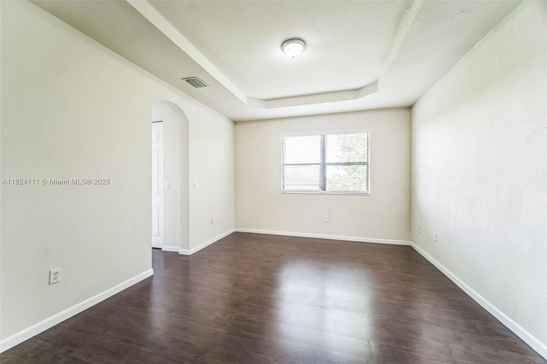 Recently Sold: $485,000 (4 beds, 2 baths, 2201 Square Feet)