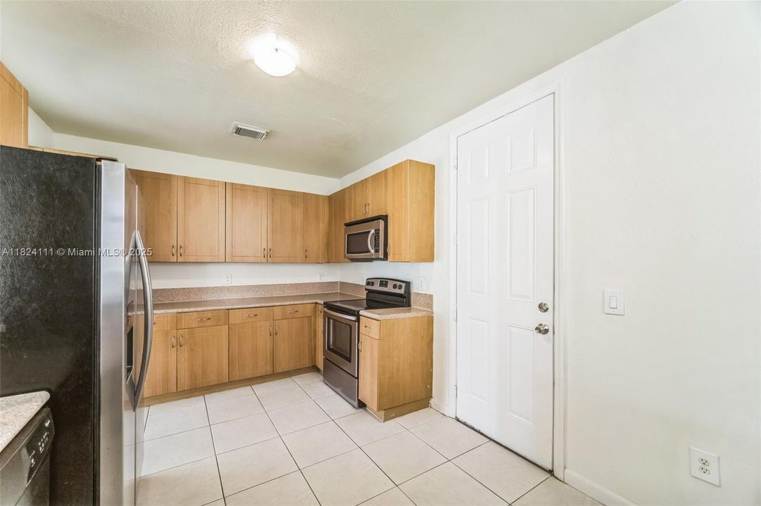 Recently Sold: $485,000 (4 beds, 2 baths, 2201 Square Feet)