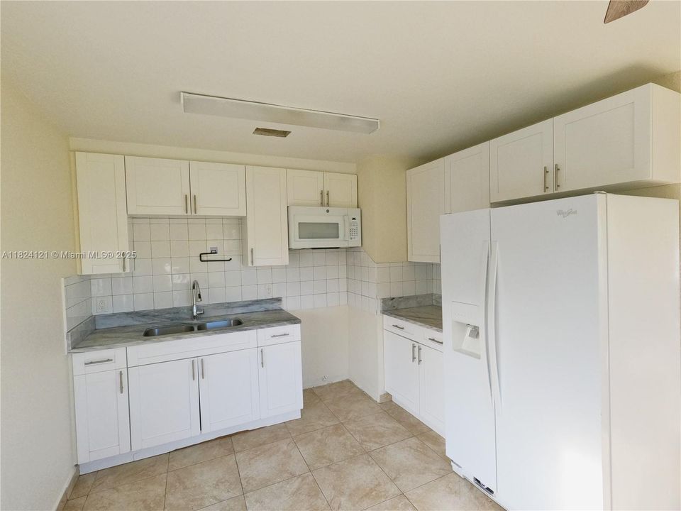 Recientemente alquilado: $2,100 (2 camas, 1 baños, 800 Pies cuadrados)