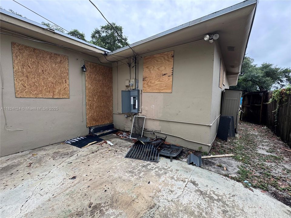 Recently Sold: $289,900 (2 beds, 1 baths, 1601 Square Feet)