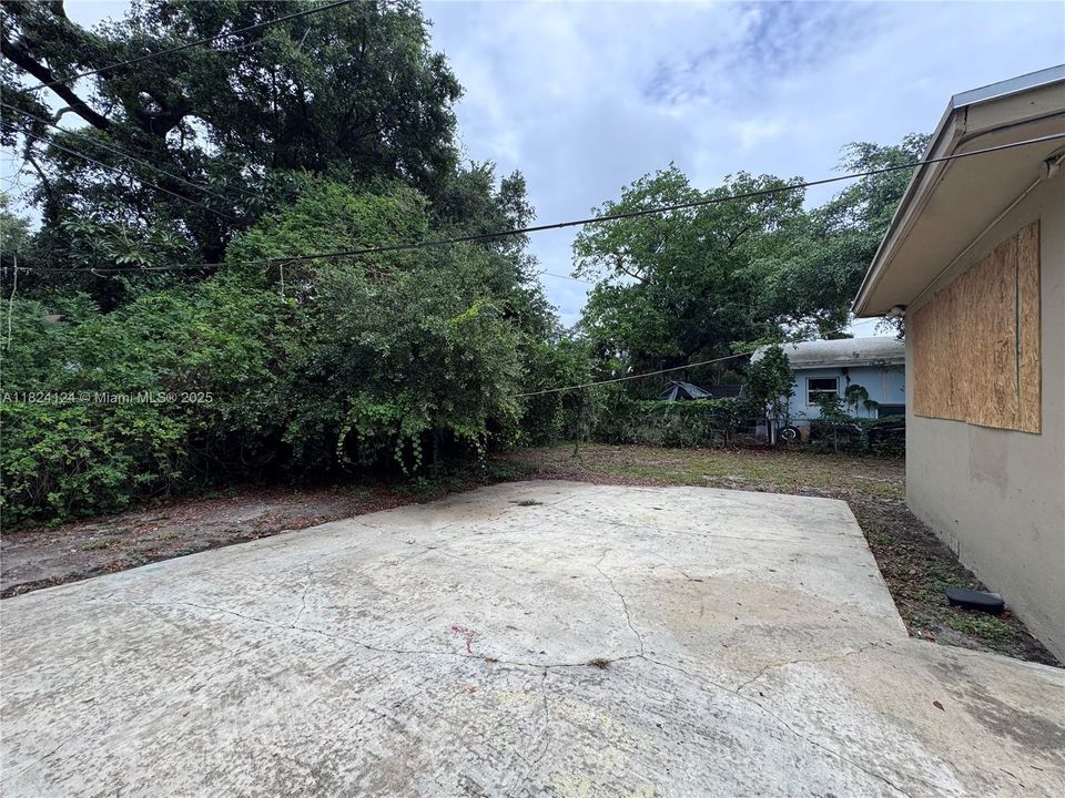 Recently Sold: $289,900 (2 beds, 1 baths, 1601 Square Feet)