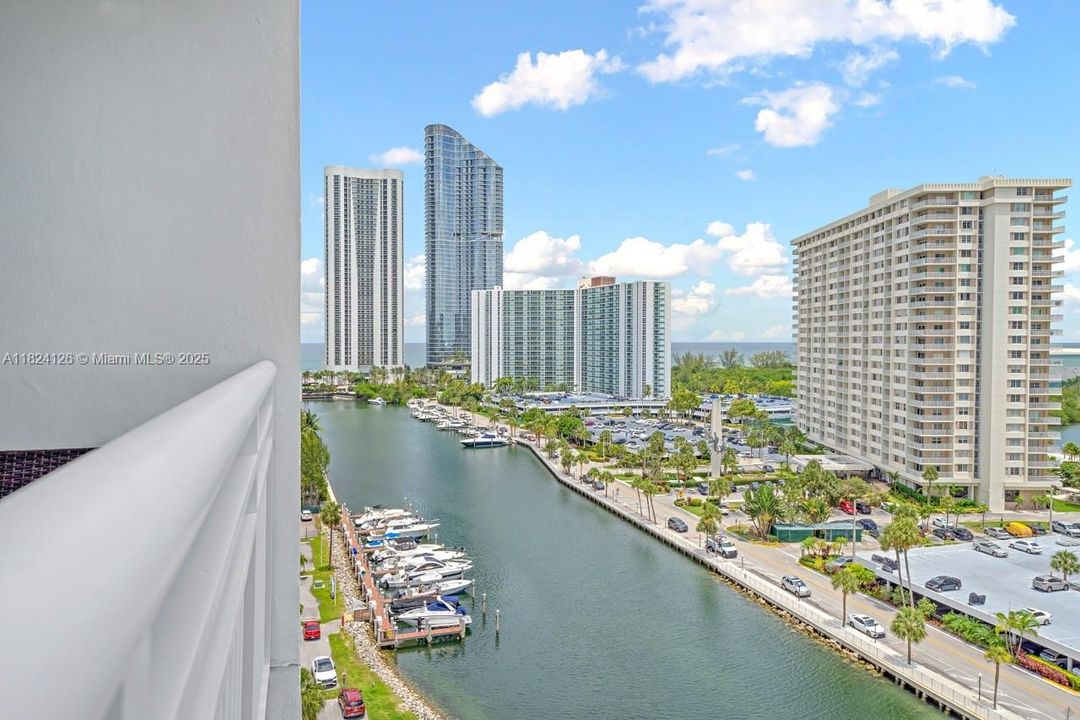 Recently Sold: $295,000 (1 beds, 1 baths, 705 Square Feet)