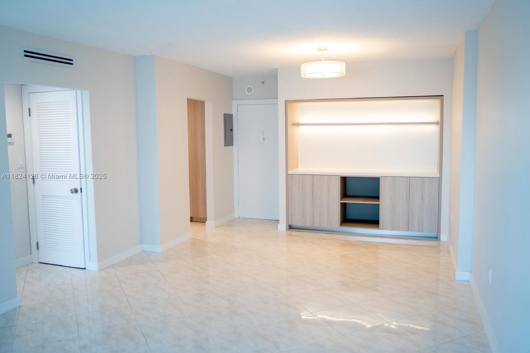 Recently Sold: $295,000 (1 beds, 1 baths, 705 Square Feet)