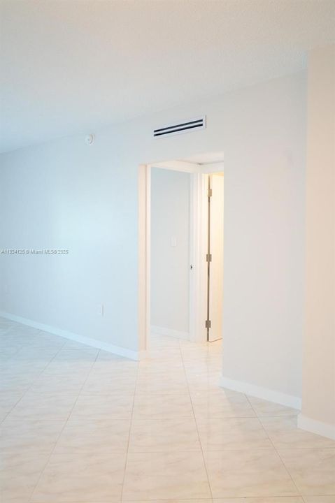 Recently Sold: $295,000 (1 beds, 1 baths, 705 Square Feet)