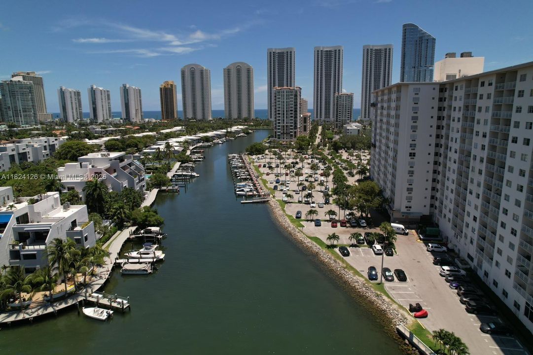 Recently Sold: $295,000 (1 beds, 1 baths, 705 Square Feet)