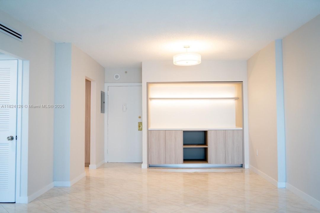 Recently Sold: $295,000 (1 beds, 1 baths, 705 Square Feet)