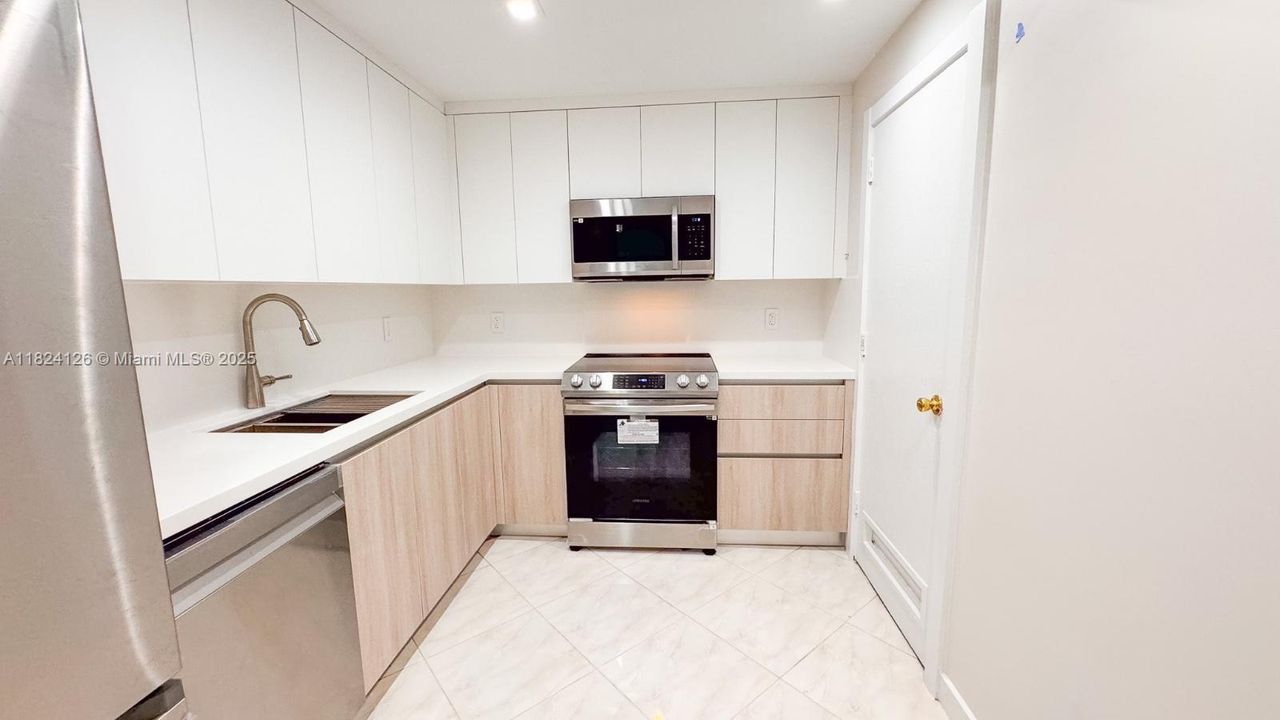 Recently Sold: $295,000 (1 beds, 1 baths, 705 Square Feet)