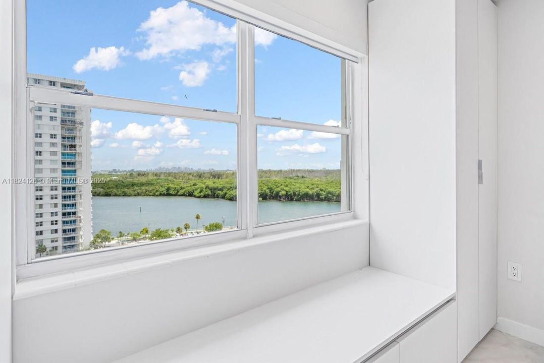 Recently Sold: $295,000 (1 beds, 1 baths, 705 Square Feet)