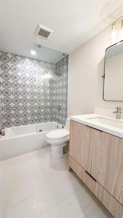 Recently Sold: $295,000 (1 beds, 1 baths, 705 Square Feet)