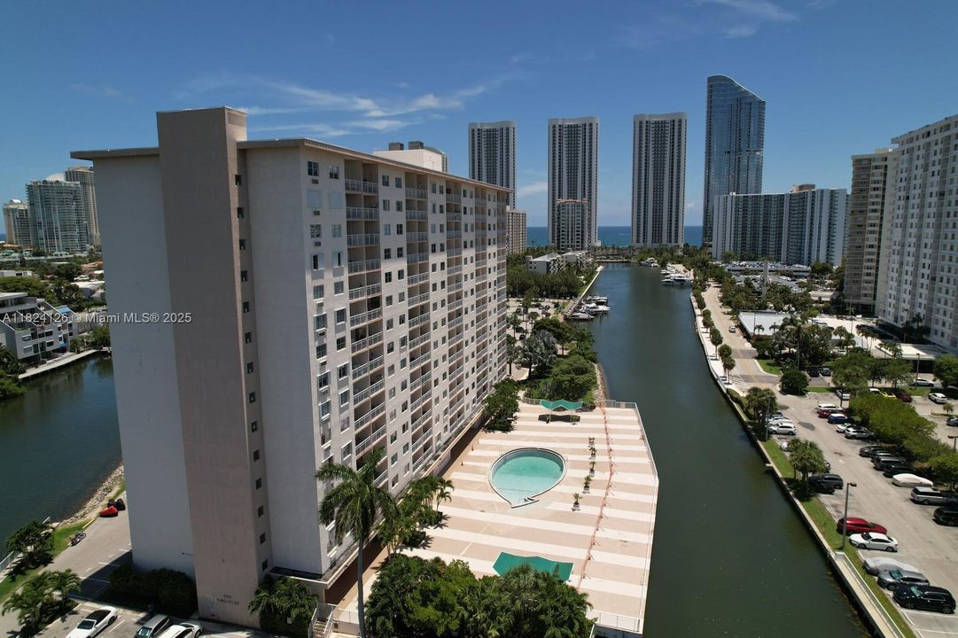 Recently Sold: $295,000 (1 beds, 1 baths, 705 Square Feet)