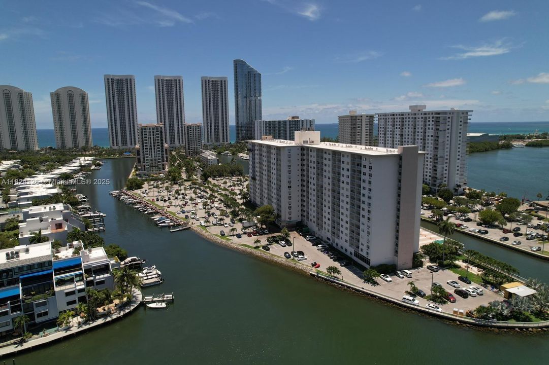 Recently Sold: $295,000 (1 beds, 1 baths, 705 Square Feet)