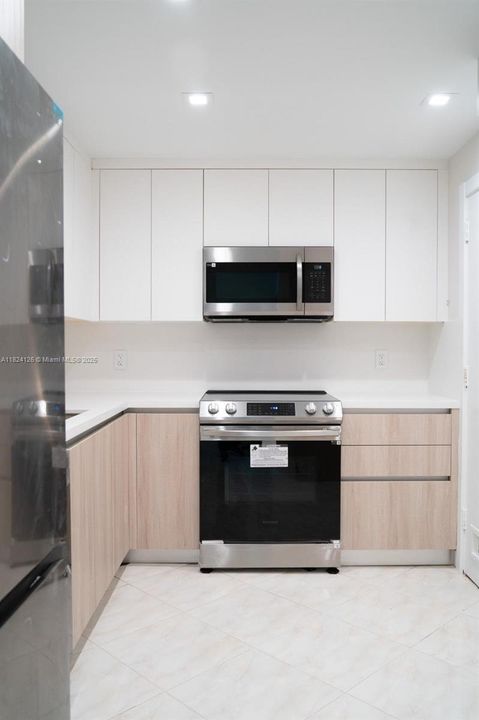 Recently Sold: $295,000 (1 beds, 1 baths, 705 Square Feet)