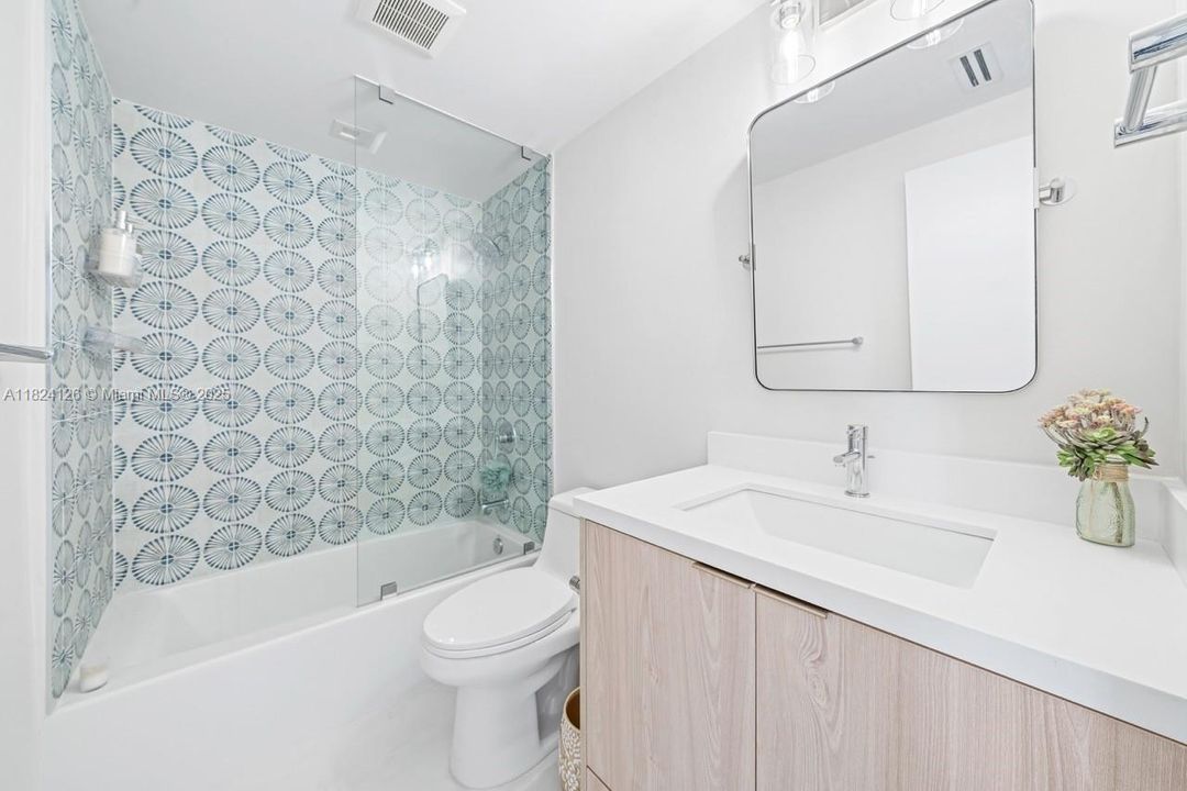 Recently Sold: $295,000 (1 beds, 1 baths, 705 Square Feet)