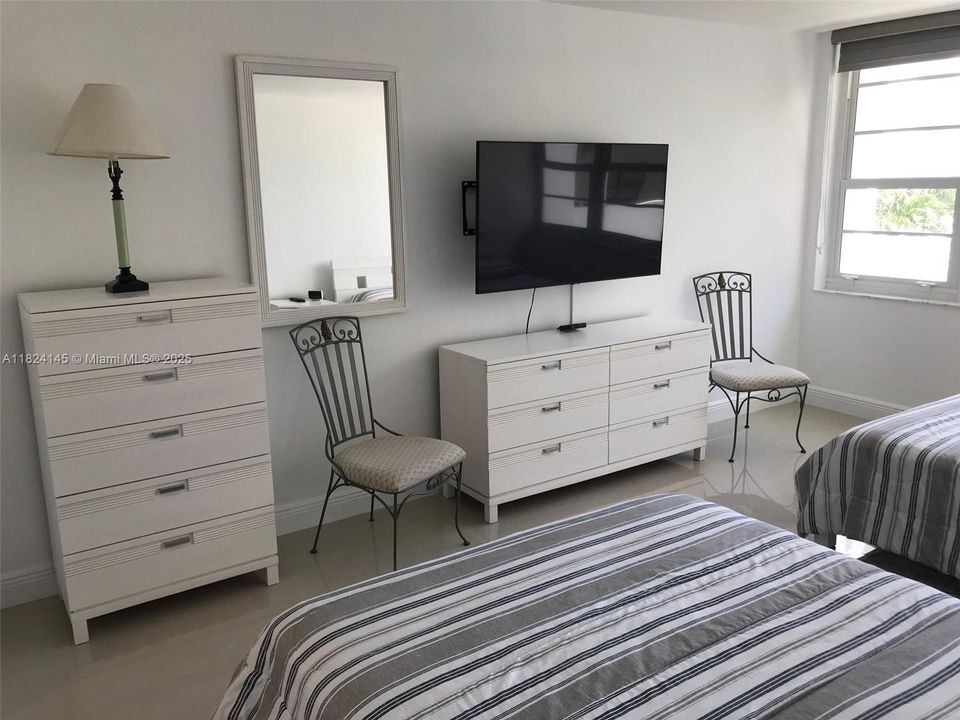 Recently Sold: $750,000 (1 beds, 1 baths, 850 Square Feet)