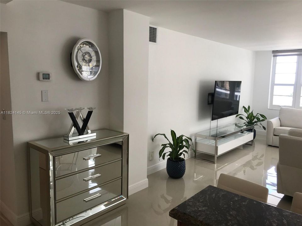 Recently Sold: $750,000 (1 beds, 1 baths, 850 Square Feet)