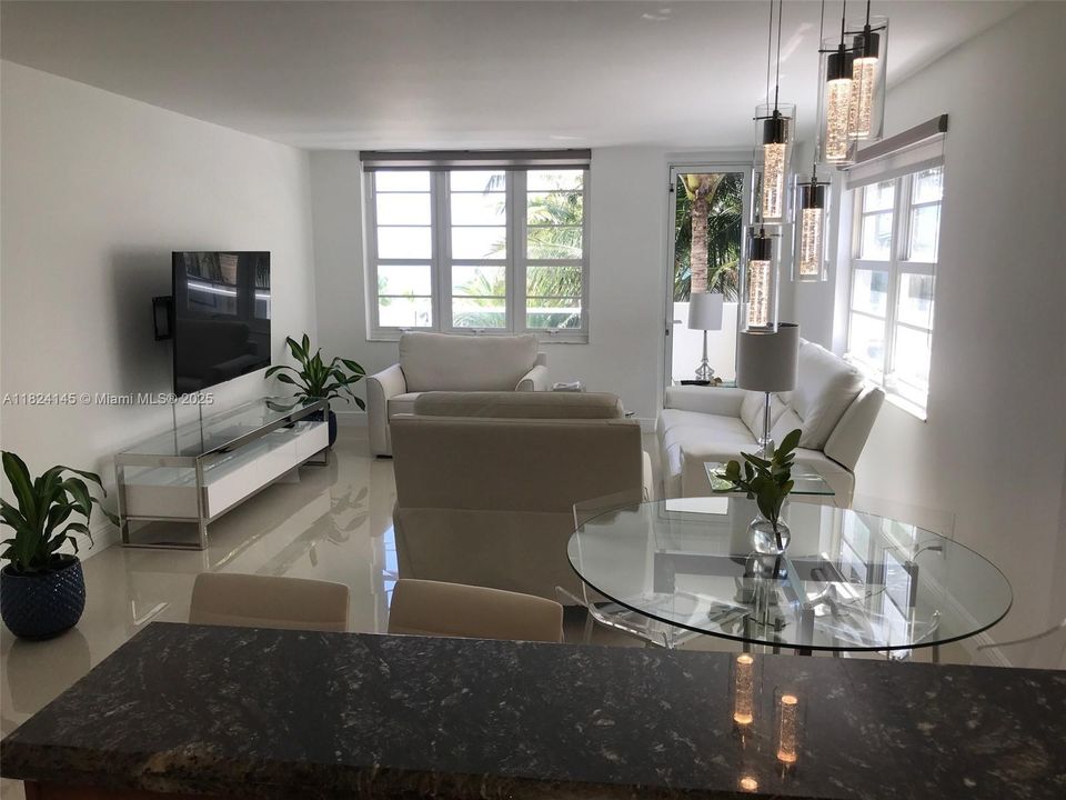 Recently Sold: $750,000 (1 beds, 1 baths, 850 Square Feet)