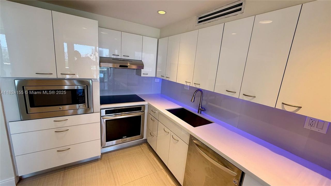 En Venta: $550,000 (1 camas, 2 baños, 1147 Pies cuadrados)