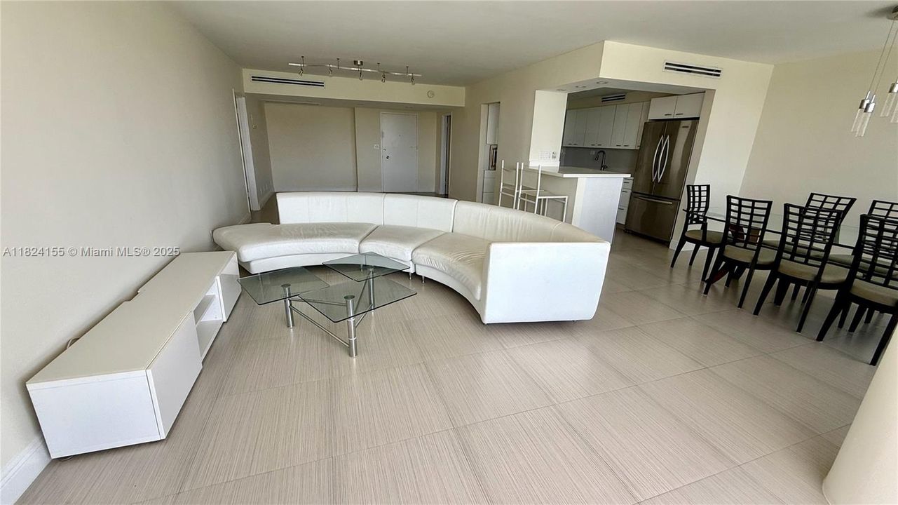 En Venta: $550,000 (1 camas, 2 baños, 1147 Pies cuadrados)