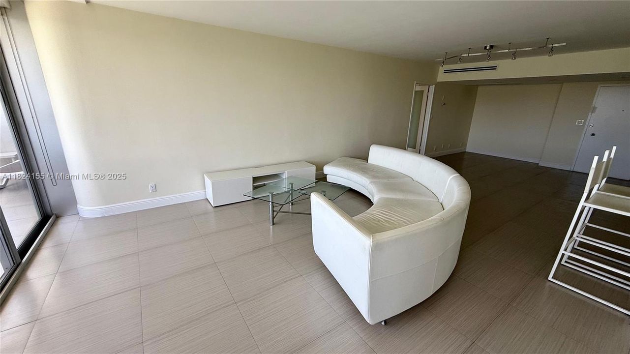 En Venta: $550,000 (1 camas, 2 baños, 1147 Pies cuadrados)