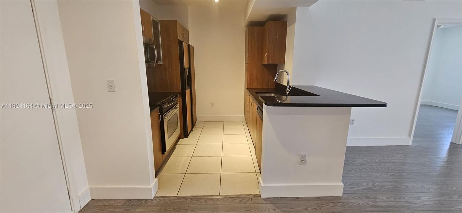 For Sale: $429,900 (2 beds, 2 baths, 1086 Square Feet)