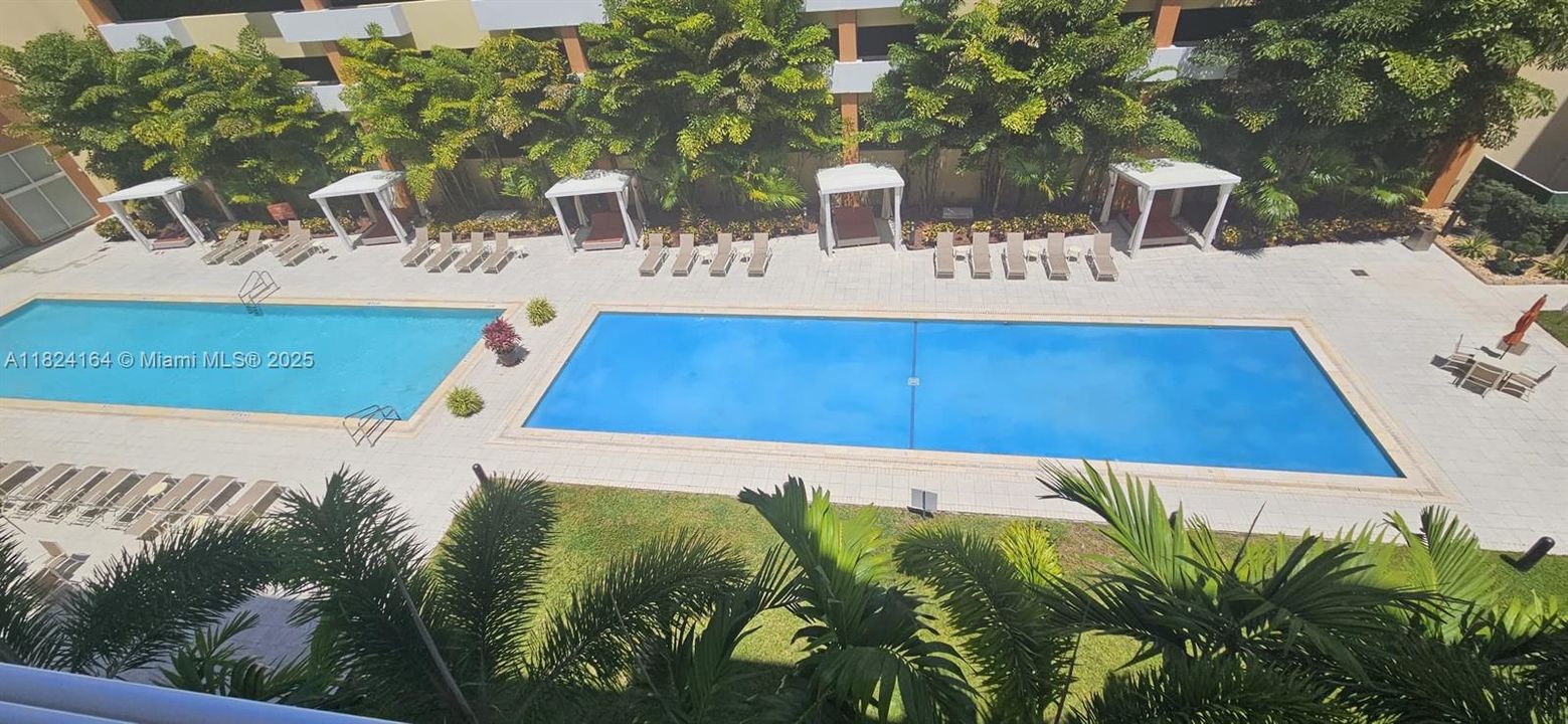 For Sale: $429,900 (2 beds, 2 baths, 1086 Square Feet)