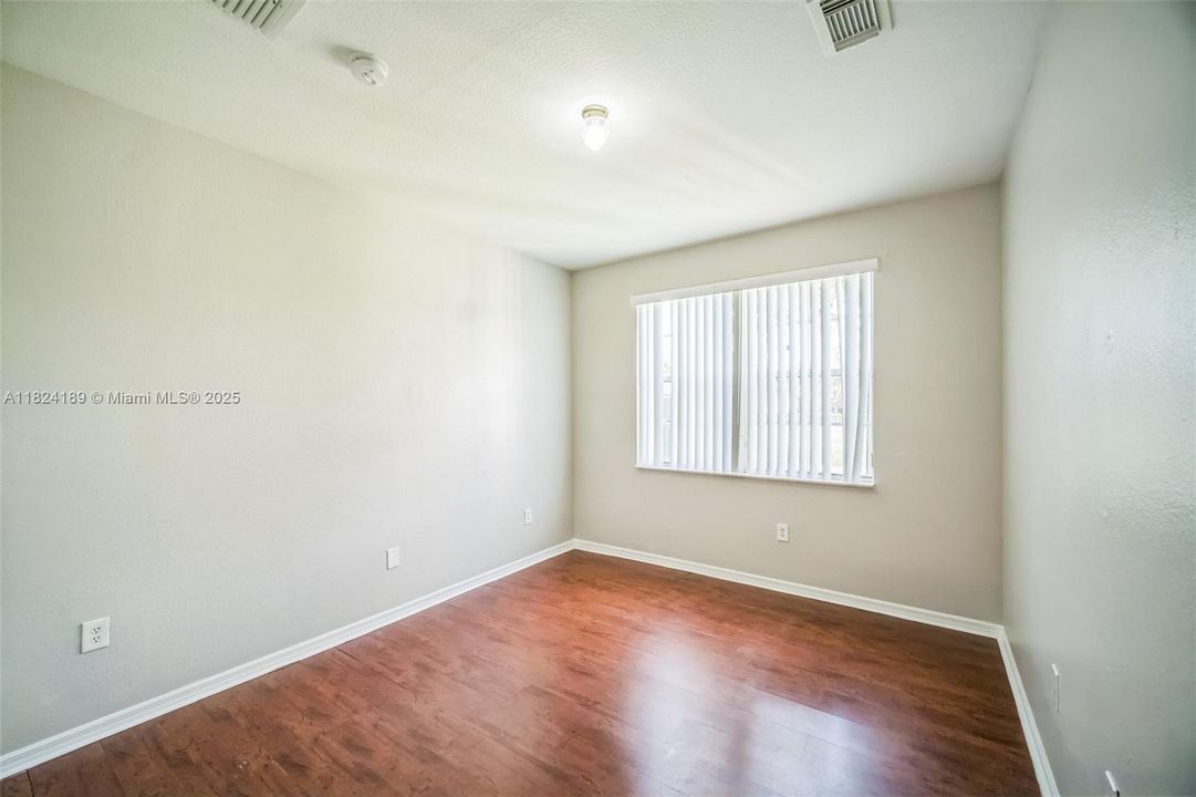 Recently Sold: $594,000 (5 beds, 3 baths, 2914 Square Feet)