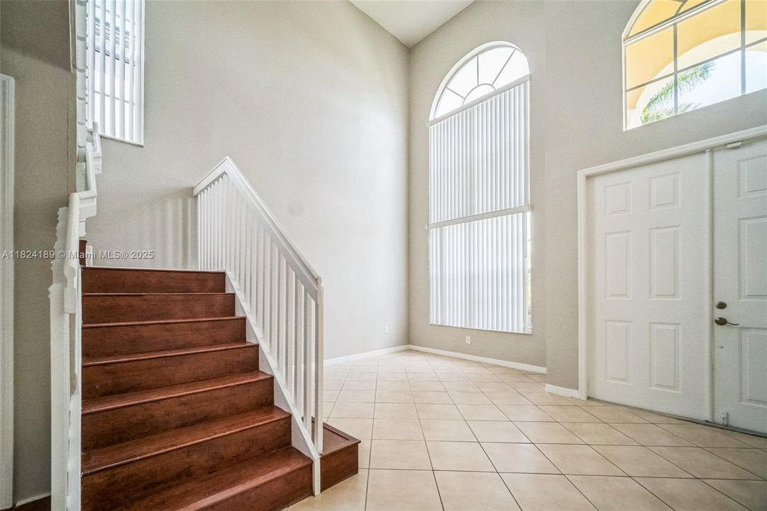 Recently Sold: $594,000 (5 beds, 3 baths, 2914 Square Feet)