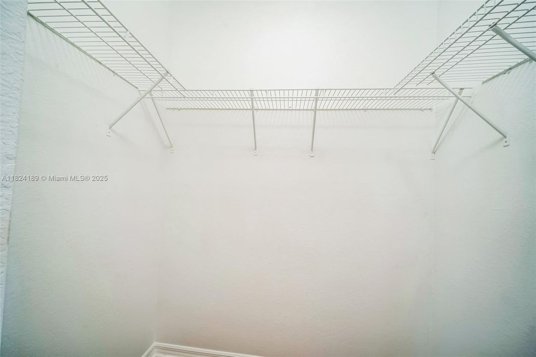 Recently Sold: $594,000 (5 beds, 3 baths, 2914 Square Feet)