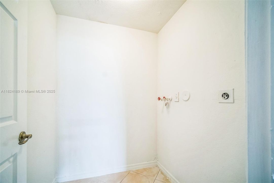 Recently Sold: $594,000 (5 beds, 3 baths, 2914 Square Feet)