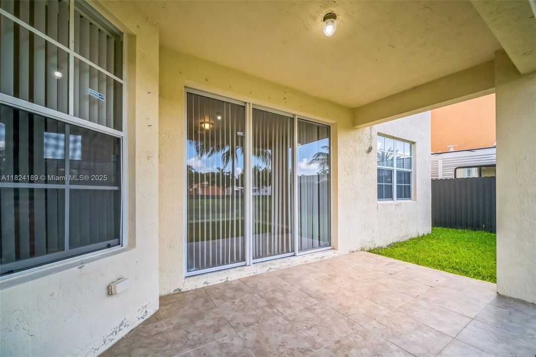 Recently Sold: $594,000 (5 beds, 3 baths, 2914 Square Feet)