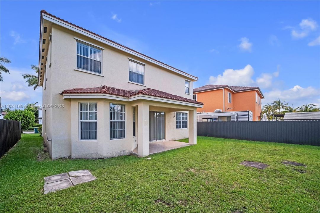 Recently Sold: $594,000 (5 beds, 3 baths, 2914 Square Feet)