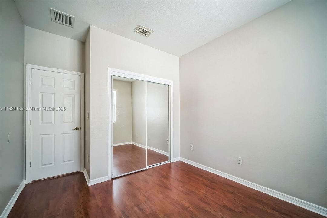 Recently Sold: $594,000 (5 beds, 3 baths, 2914 Square Feet)