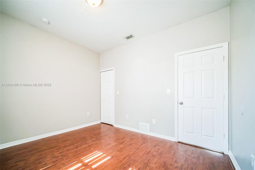 Recently Sold: $594,000 (5 beds, 3 baths, 2914 Square Feet)