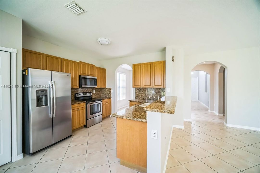 Recently Sold: $594,000 (5 beds, 3 baths, 2914 Square Feet)