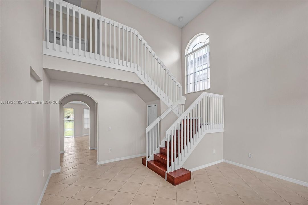 Recently Sold: $594,000 (5 beds, 3 baths, 2914 Square Feet)