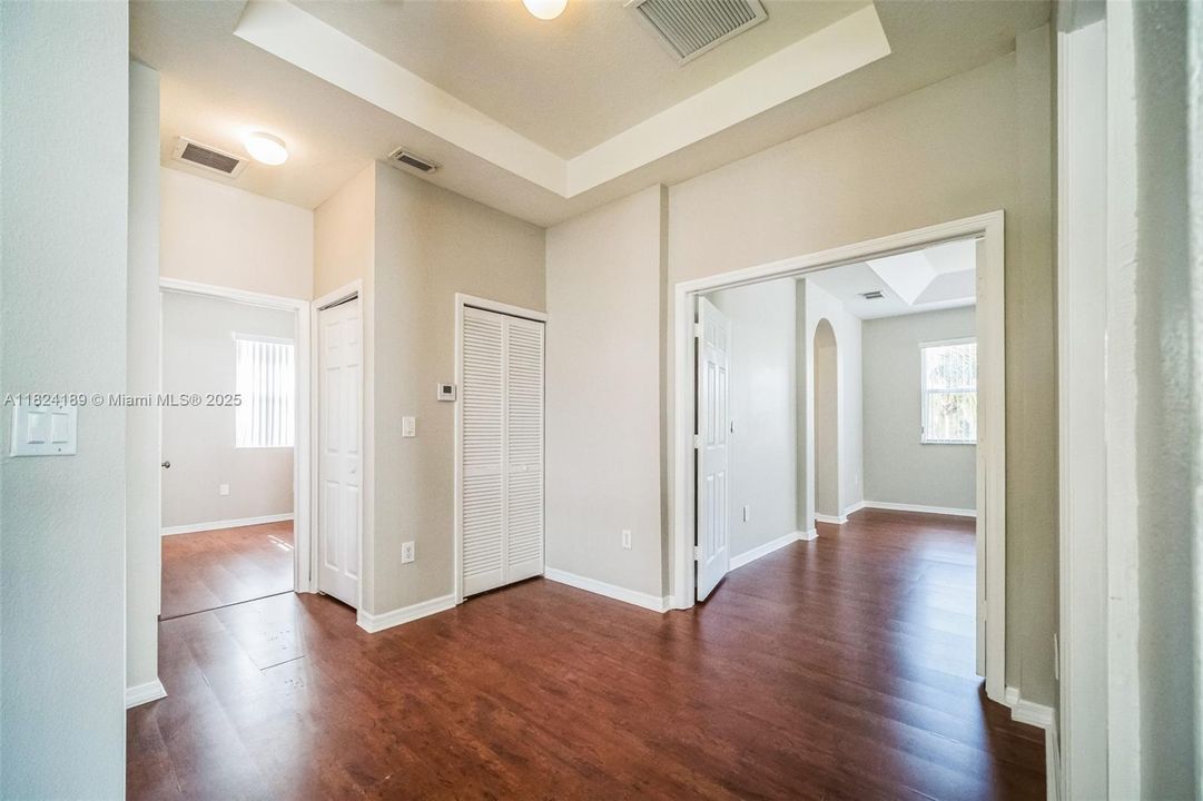 Recently Sold: $594,000 (5 beds, 3 baths, 2914 Square Feet)