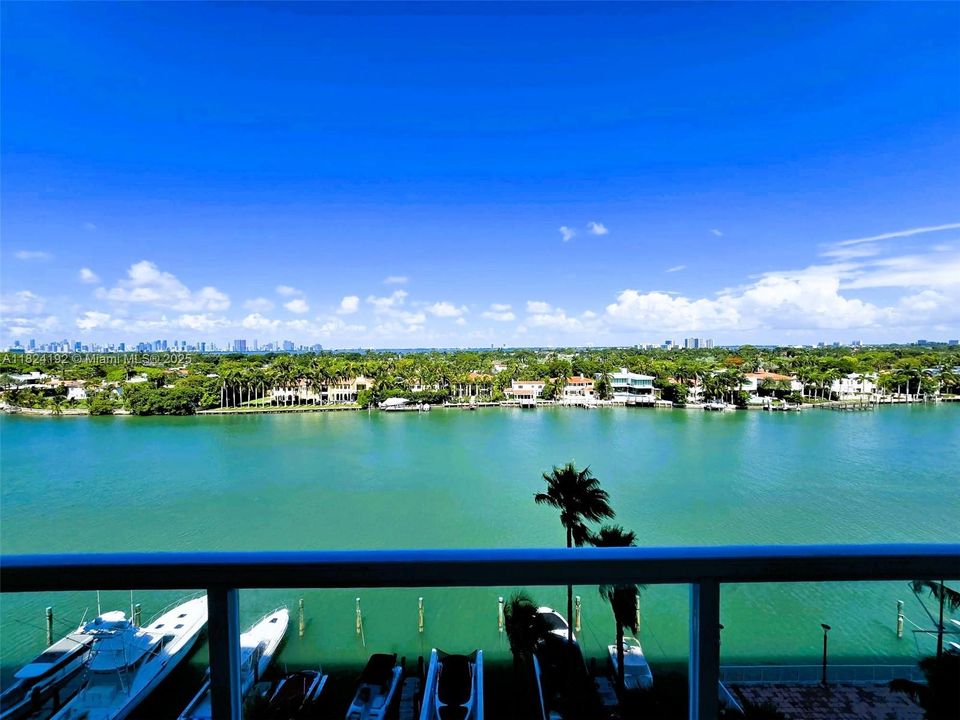 Vendido Recientemente: $599,900 (2 camas, 2 baños, 1190 Pies cuadrados)