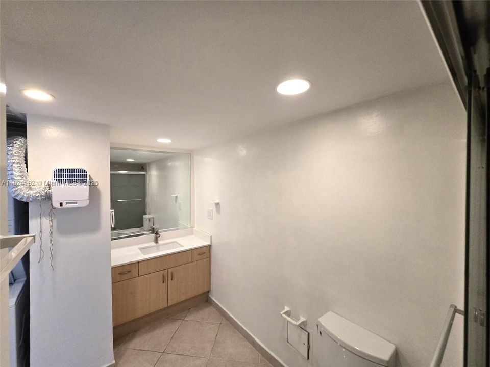 Vendido Recientemente: $599,900 (2 camas, 2 baños, 1190 Pies cuadrados)