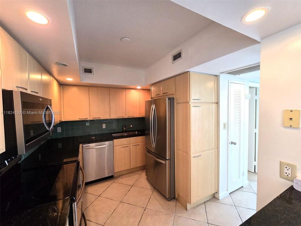 Vendido Recientemente: $599,900 (2 camas, 2 baños, 1190 Pies cuadrados)