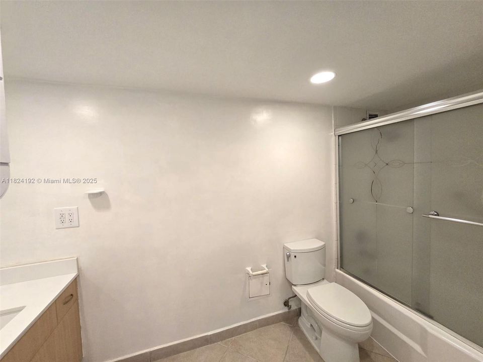 Vendido Recientemente: $599,900 (2 camas, 2 baños, 1190 Pies cuadrados)