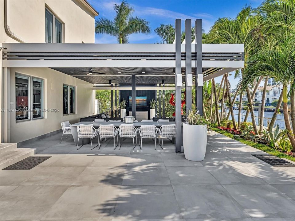 出租: $27,000 (5 贝兹, 4 浴室, 4456 平方英尺)